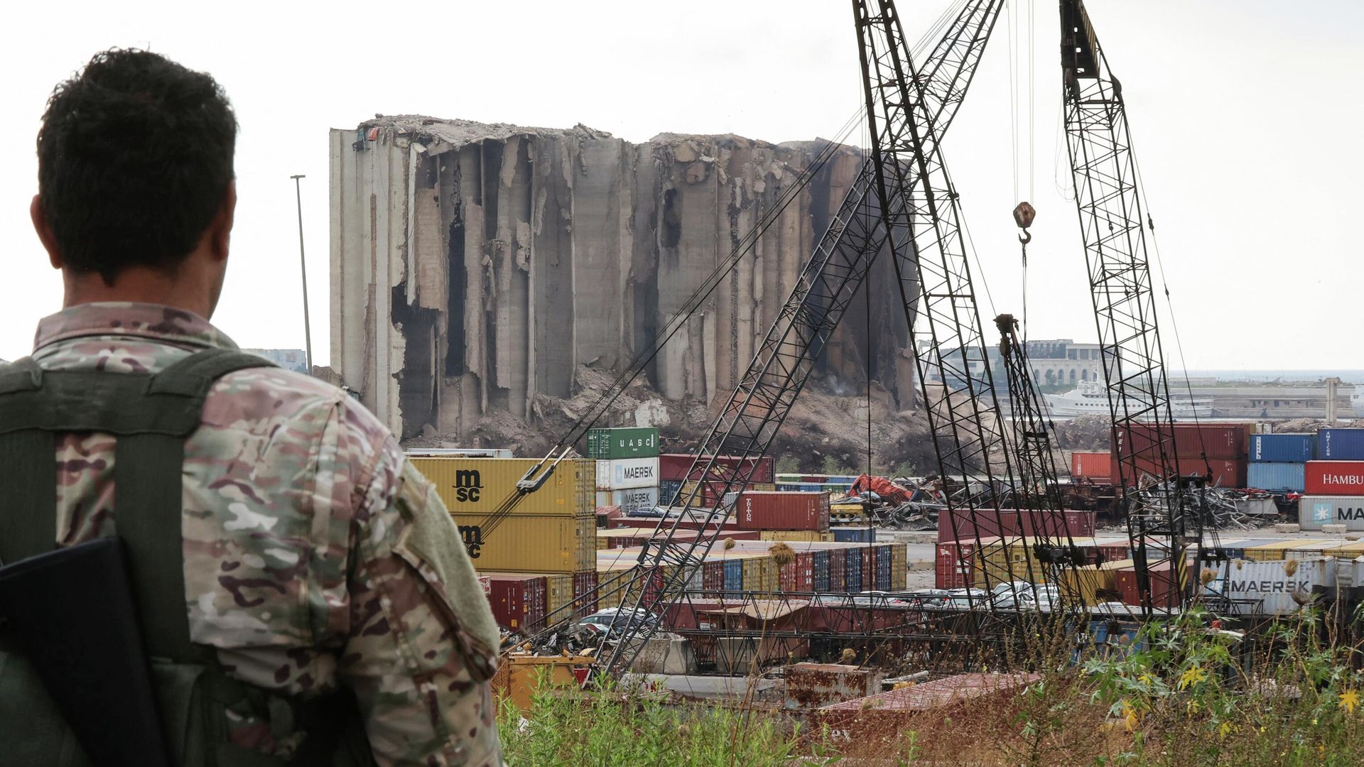 Поврежденное зернохранилище в порту Бейрута Поврежденное зернохранилище в порту Бейрута - РИА Новости, 1920, 31.07.2022