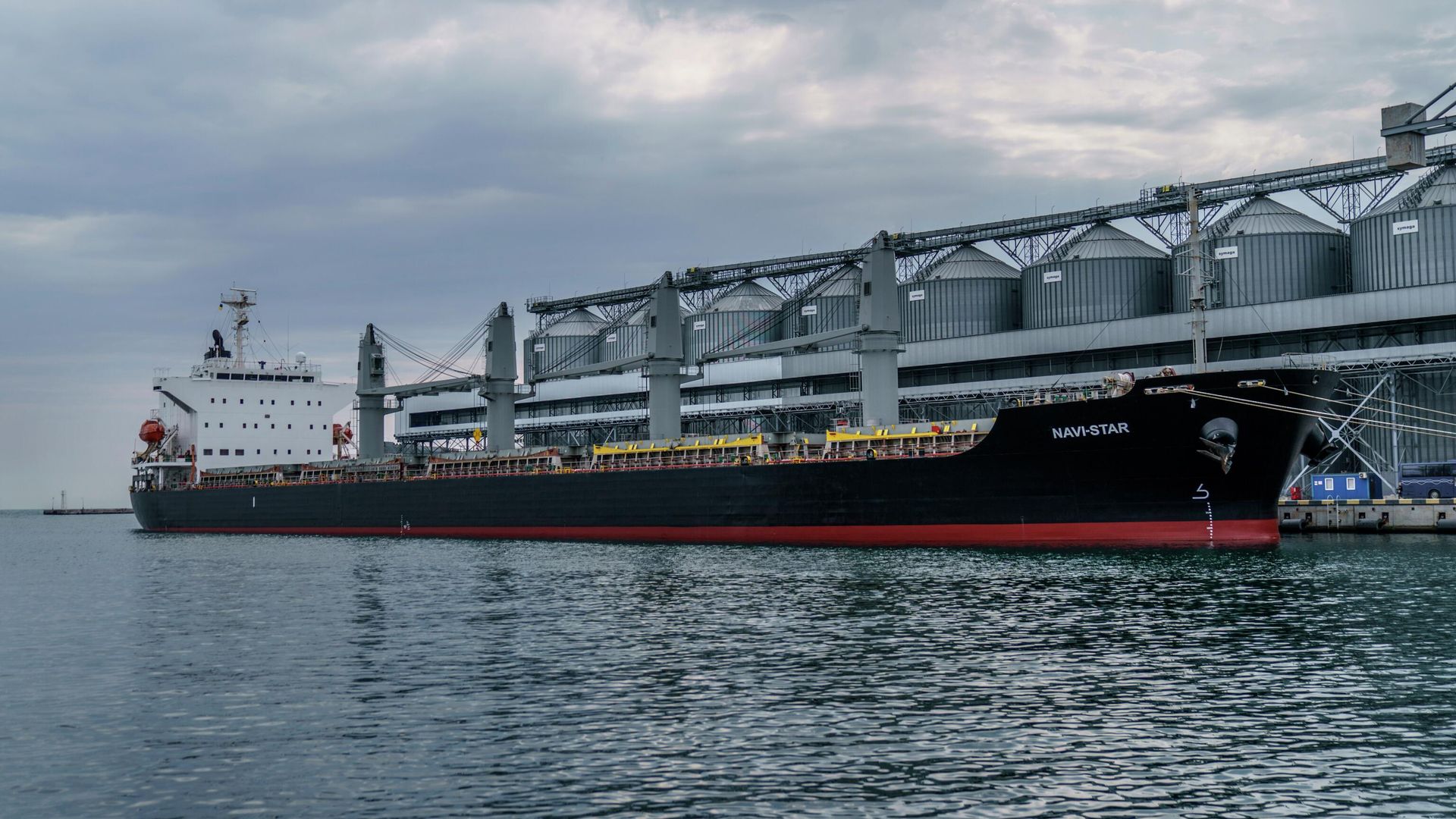 Сухогруз Navi-Star с зерном в порту Одессы, Украина Сухогруз Navi-Star с зерном в порту Одессы, Украина - РИА Новости, 1920, 30.10.2022