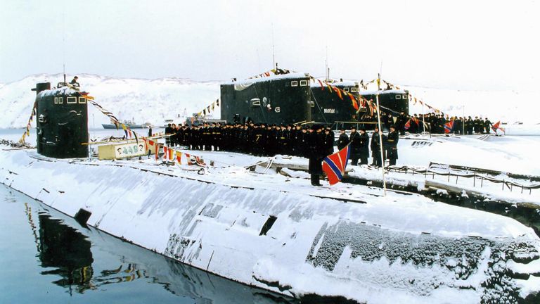 Подводные лодки 429 и Вологда (в центре). Конец 1990-х гг. Подводные лодки 429 и Вологда (в центре). Конец 1990-х гг.