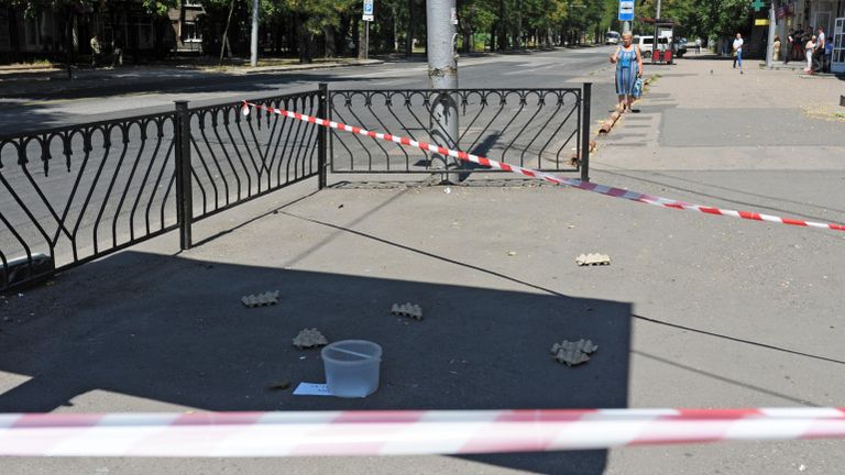 Противопехотные фугасные мины (ПФМ-1) Лепесток на центральной улицы Донецка Противопехотные фугасные мины (ПФМ-1) Лепесток на центральной улицы Донецка