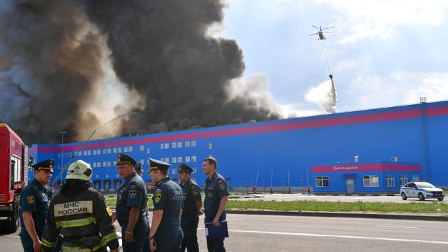 Тушение пожара на складе OZON в Подмосковье