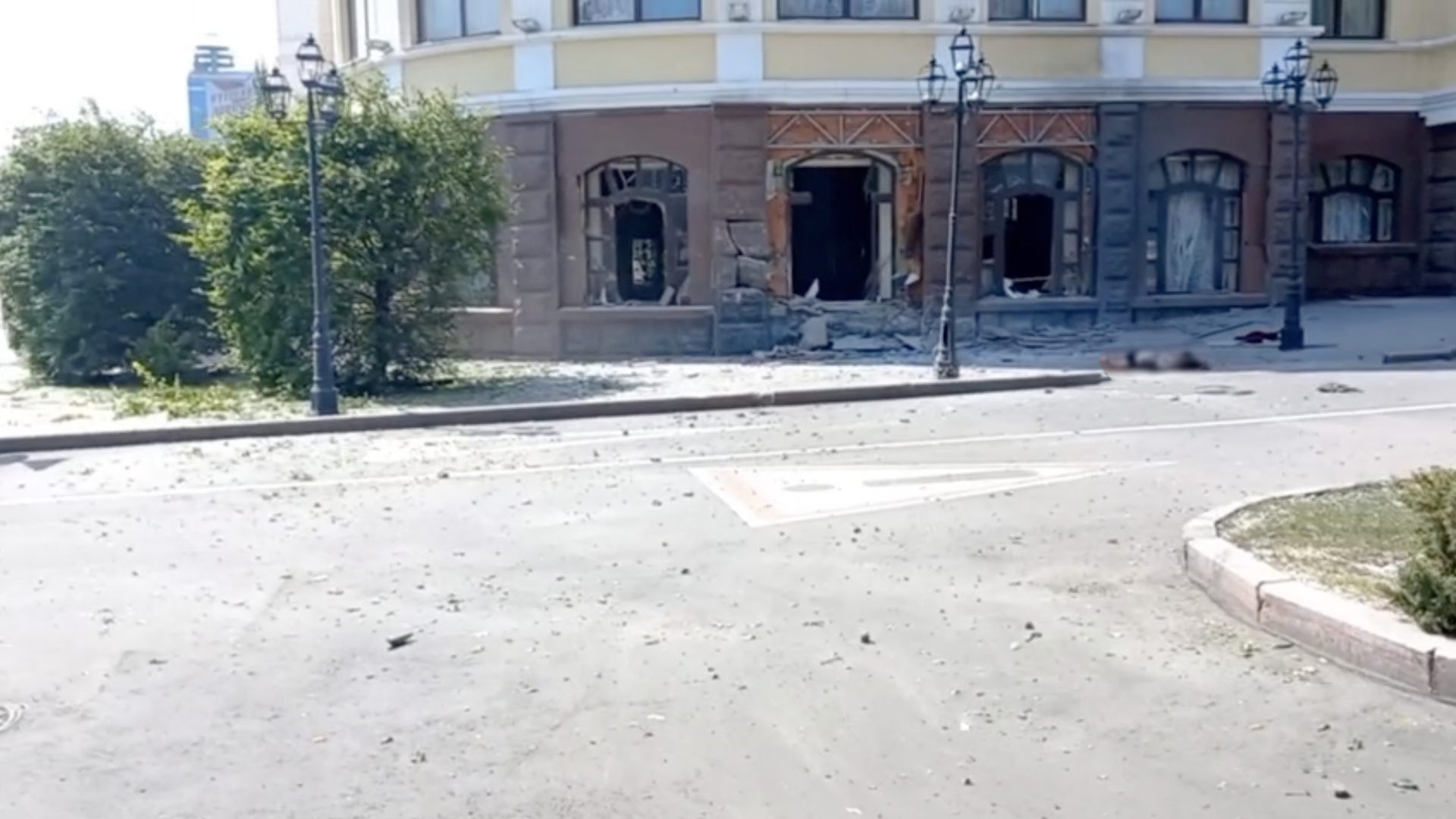 Последствия артиллерийского обстрела Донецка со стороны ВСУ. 4 августа 2022 Последствия артиллерийского обстрела Донецка со стороны ВСУ. 4 августа 2022 - РИА Новости, 1920, 04.08.2022