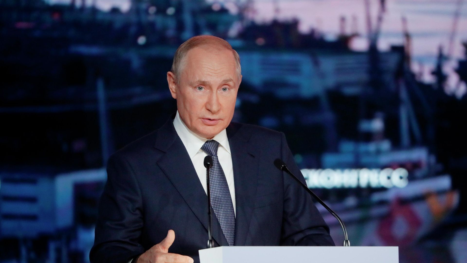Президент РФ Владимир Путин выступает на пленарном заседании в рамках Восточного экономического форума во Владивостоке Президент РФ Владимир Путин выступает на пленарном заседании в рамках Восточного экономического форума во Владивостоке - РИА Новости, 1920, 29.08.2022
