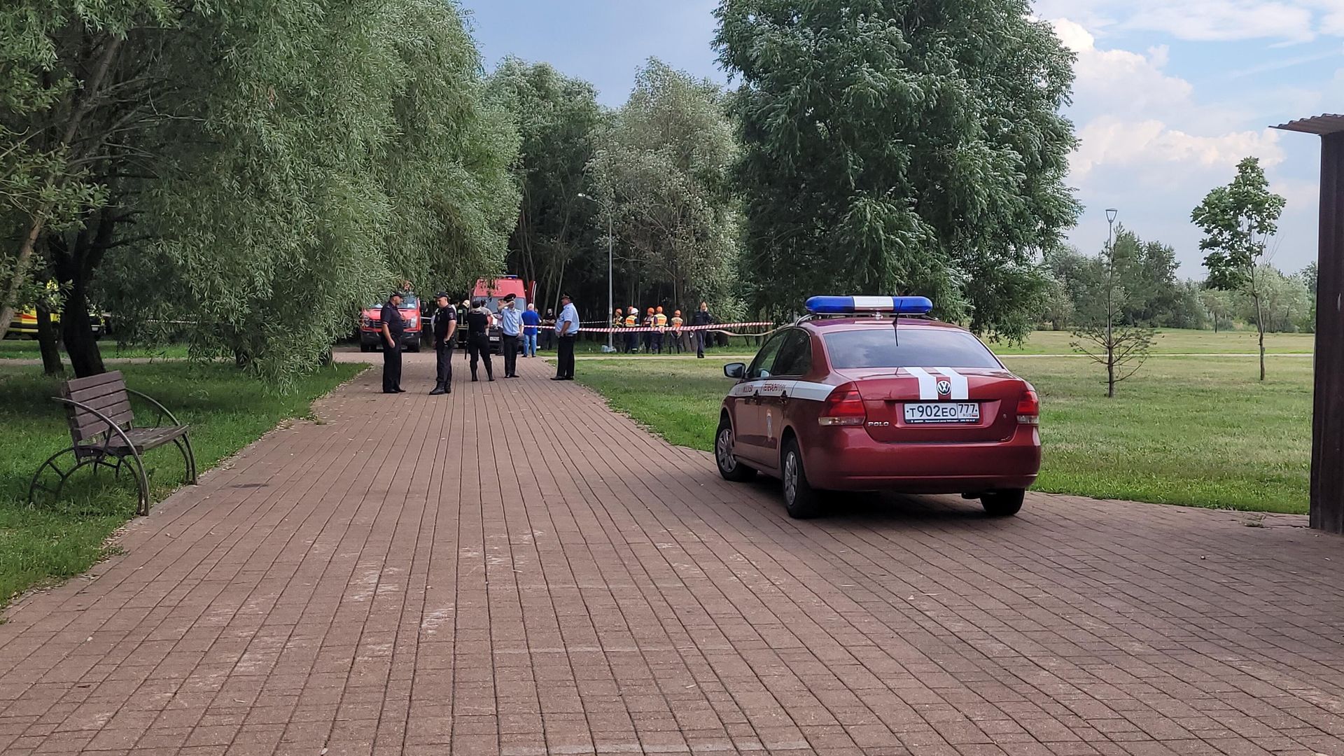 Оперативные службы на месте инцидента с рабочими в канализационной шахте в Люблино - РИА Новости, 1920, 08.08.2022