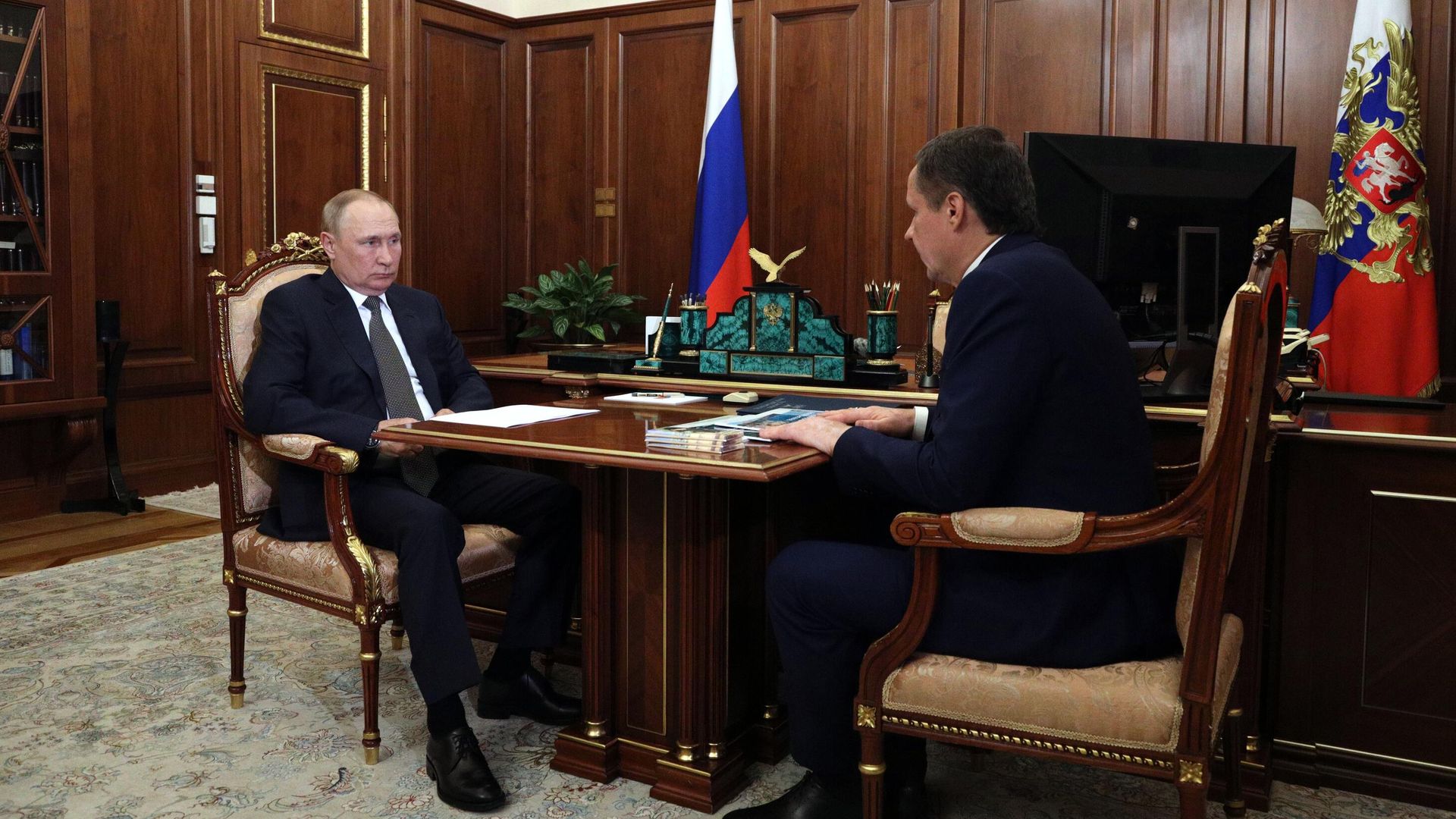Президент России Владимир Путин и губернатор Белгородской области Вячеслав Гладков во время встречи Президент России Владимир Путин и губернатор Белгородской области Вячеслав Гладков во время встречи - РИА Новости, 1920, 08.08.2022