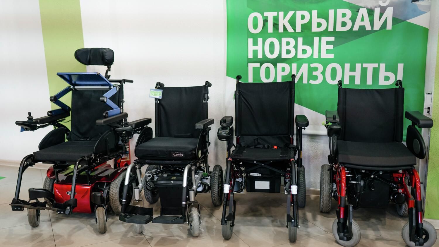 На фабрике Обсервер делают инвалидные коляски с разными характеристиками На фабрике Обсервер делают инвалидные коляски с разными характеристиками - РИА Новости, 1920, 08.08.2022