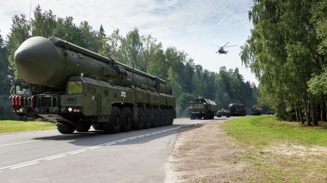 Стратегический ракетный комплекс с межконтинентальной баллистической ракетой мобильного базирования ПГРК Ярс Стратегический ракетный комплекс с межконтинентальной баллистической ракетой мобильного базирования ПГРК Ярс