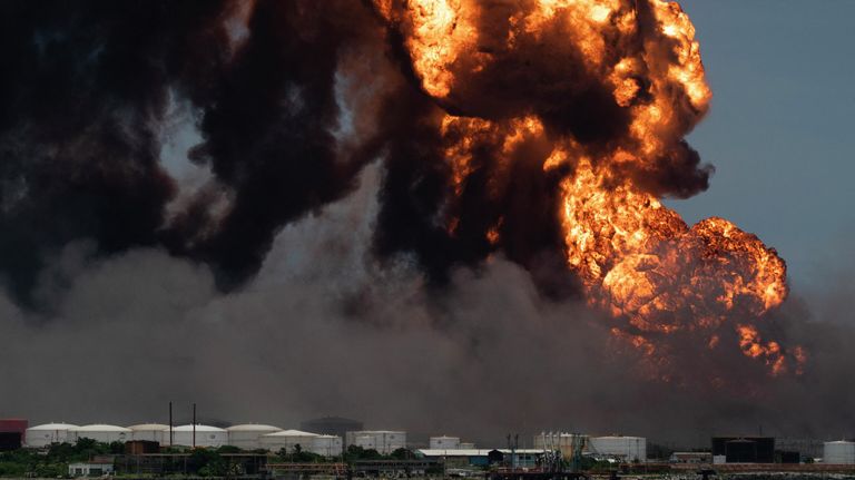 Пожар на нефтехранилище в провинции Матансас, Куба Пожар на нефтехранилище в провинции Матансас, Куба