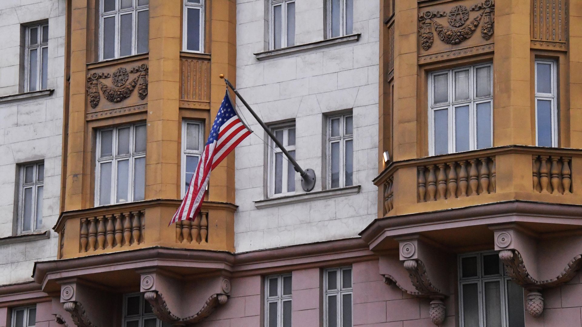 Флаг на здании посольства США в Москве Флаг на здании посольства США в Москве - РИА Новости, 1920, 28.09.2022