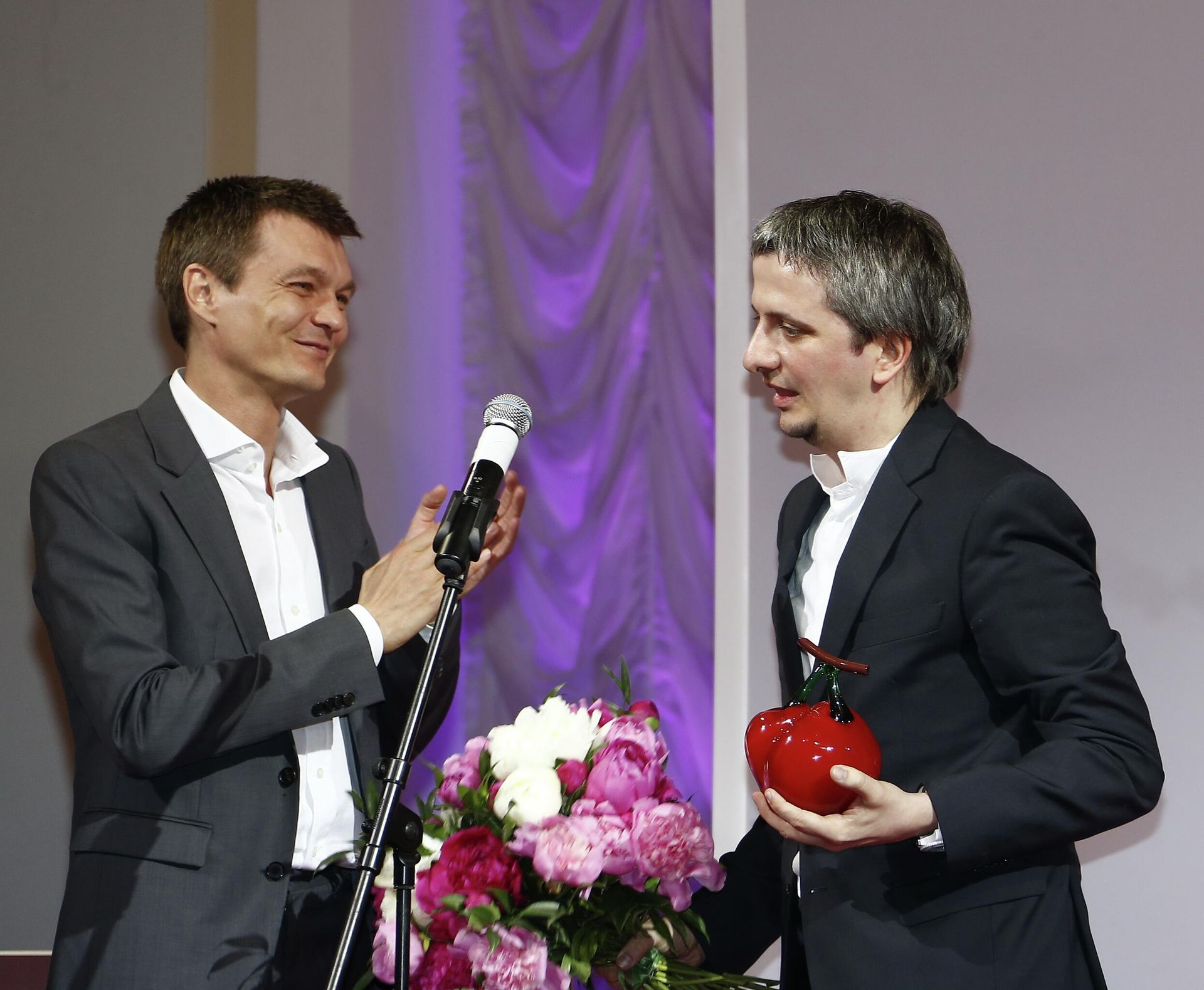 Режиссер Филипп Янковский и режиссер Константин Богомолов Режиссер Филипп Янковский и режиссер Константин Богомолов - РИА Новости, 1920, 09.08.2022