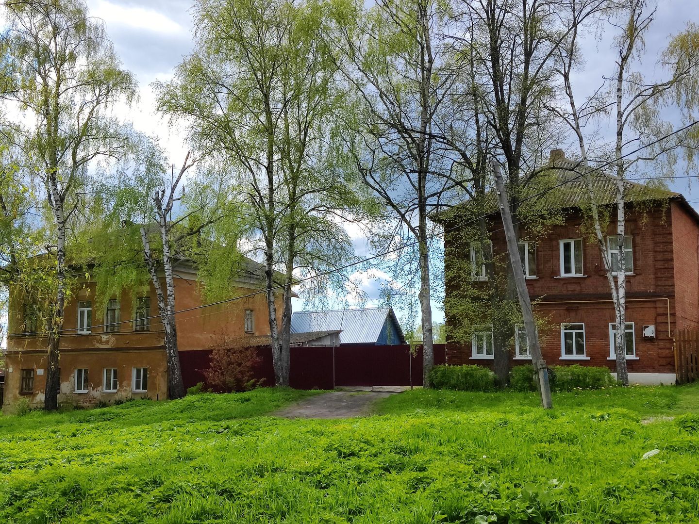 Жилые дома на улице Казанской, ведущей к Волжской Набережной в Тутаеве