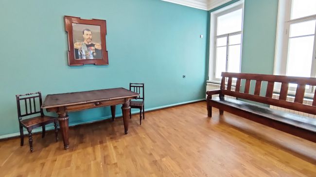 Музей банковского дела на Новинской в Тутаеве. Зал, где посетители век назад ожидали приема у клерков