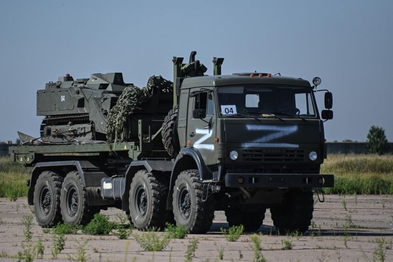 Военная техника с роботом-сапером Уран-6 на территории аэропорта Мариуполя Военная техника с роботом-сапером Уран-6 на территории аэропорта Мариуполя