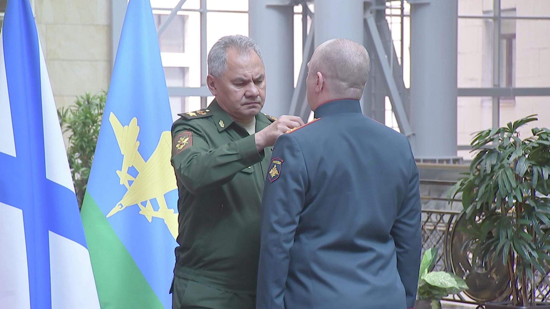 Министр обороны России Сергей Шойгу вручает медаль Золотая Звезда военнослужащим, проявившим героизм при выполнении задач СВО Министр обороны России Сергей Шойгу вручает медаль Золотая Звезда военнослужащим, проявившим героизм при выполнении задач СВО - РИА Новости, 1920, 31.07.2023