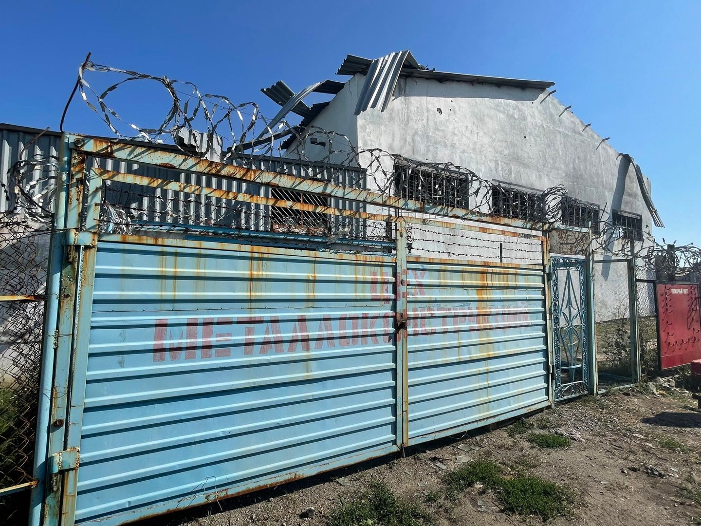 Барак в лагере для военнопленных в Еленовке, разрушенный ракетным ударом ВСУ Барак в лагере для военнопленных в Еленовке, разрушенный ракетным ударом ВСУ