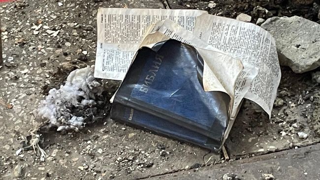 Библия одного из заключенных Библия одного из заключенных