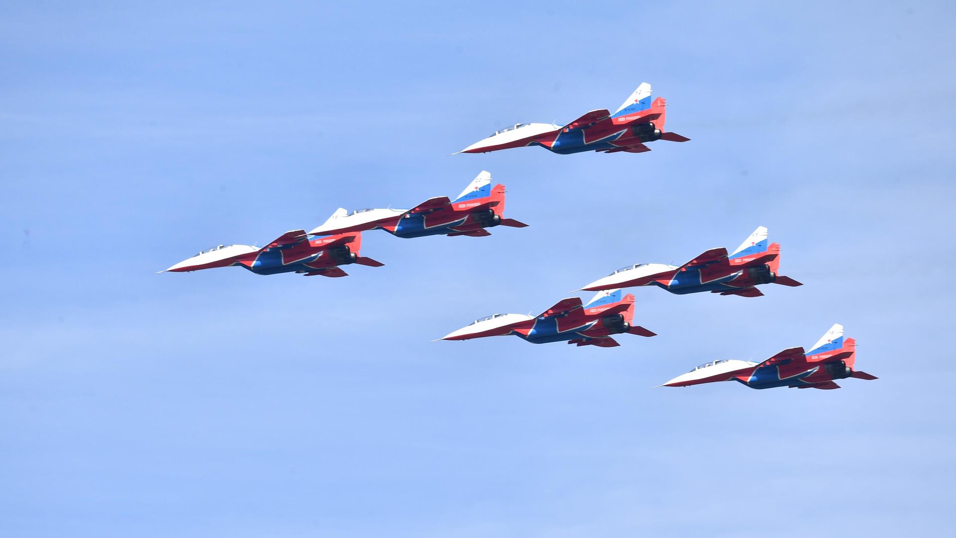 Самолеты МиГ-29УБ из авиационной группы высшего пилотажа Стрижи - РИА Новости, 1920, 25.06.2024