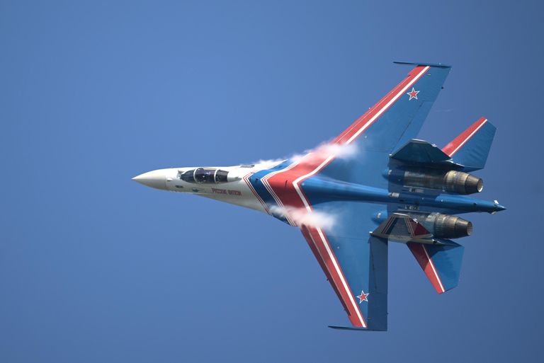 Участник авиационной группы высшего пилотажа Русские Витязи (Су-35С) на открытии международного военно-технического форума Армия-2022 Участник авиационной группы высшего пилотажа Русские Витязи (Су-35С) на открытии международного военно-технического форума Армия-2022