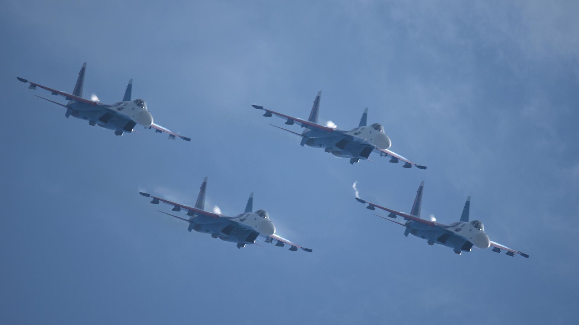Участники авиационной группы высшего пилотажа Русские Витязи (Су-35С) во время летной программы на открытии международного военно-технического форума Армия-2022 в Кубинк - РИА Новости, 1920, 20.04.2024