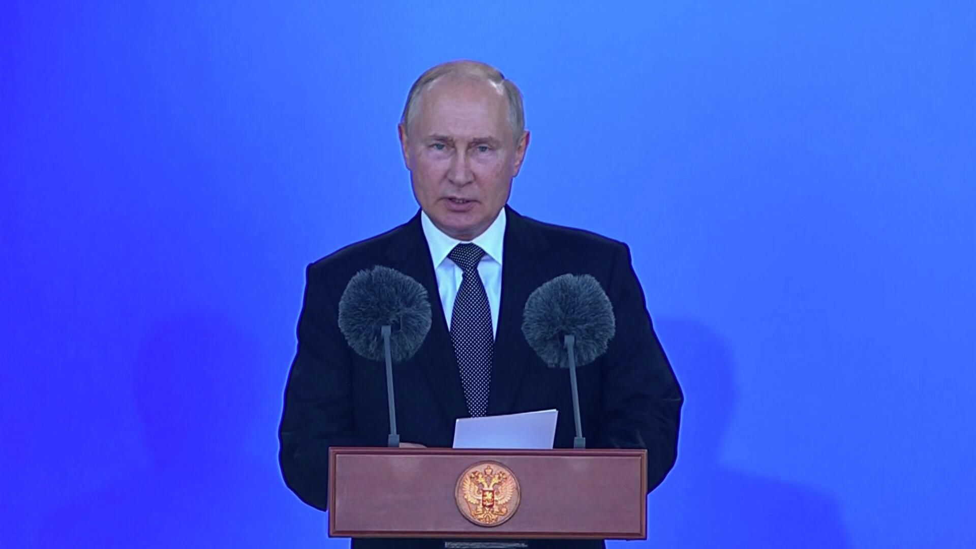 Шаг за шагом освобождают землю Донбасса – Путин о российских военных Шаг за шагом освобождают землю Донбасса – Путин о российских военных - РИА Новости, 1920, 15.08.2022