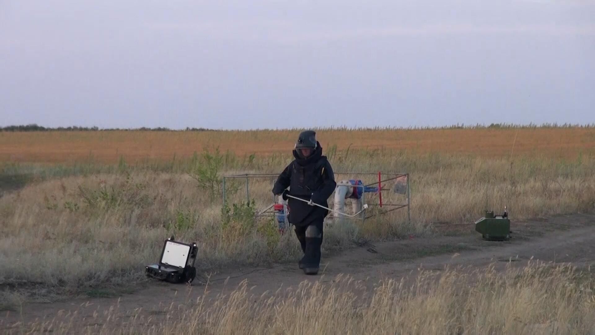 Работа оперативников на месте предотвращения теракта под Волгоградом Работа оперативников на месте предотвращения теракта под Волгоградом - РИА Новости, 1920, 15.08.2022