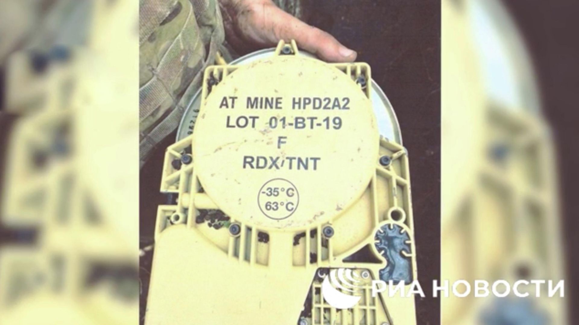 Французские мины EMP F2, обнаруженные под Артемовском. Кадр видео Французские мины EMP F2, обнаруженные под Артемовском. Кадр видео - РИА Новости, 1920, 16.08.2022