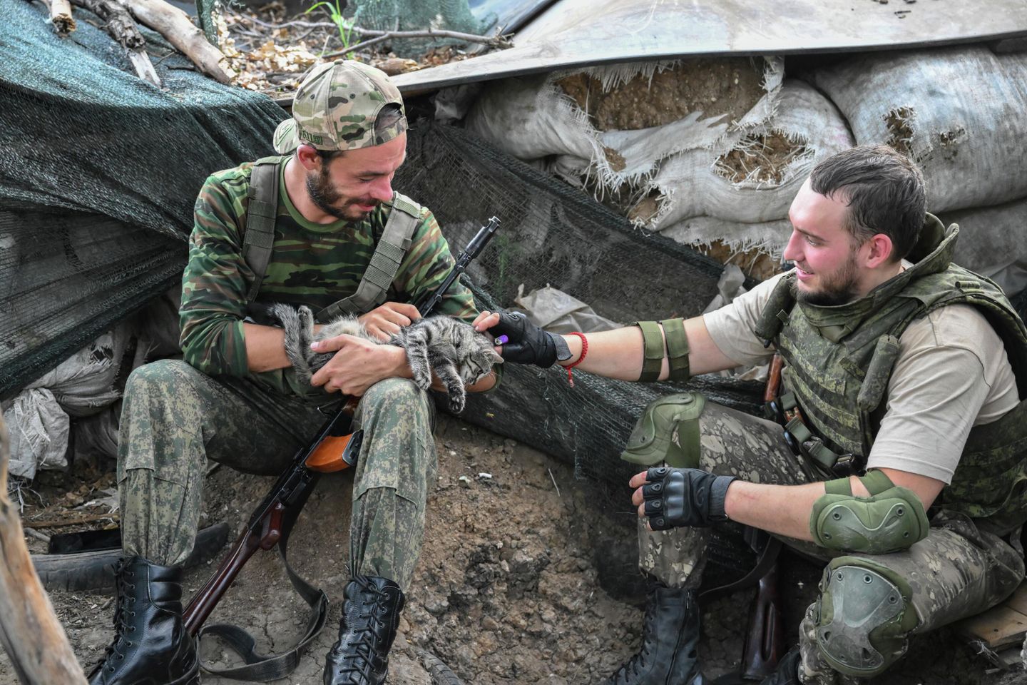 Военнослужащие подразделения интернациональной бригады Пятнашка под Авдеевкой в Донецкой народной республике Военнослужащие подразделения интернациональной бригады Пятнашка под Авдеевкой в Донецкой народной республике