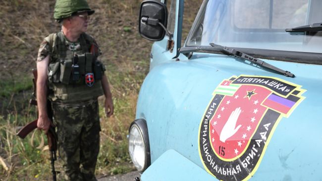 Военнослужащий подразделения интернациональной бригады Пятнашка под Авдеевкой в Донецкой народной республике Военнослужащий подразделения интернациональной бригады Пятнашка под Авдеевкой в Донецкой народной республике