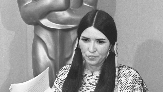 Сачин Литтлфезер во время церемонии вручения премии Оскар в 1973 году