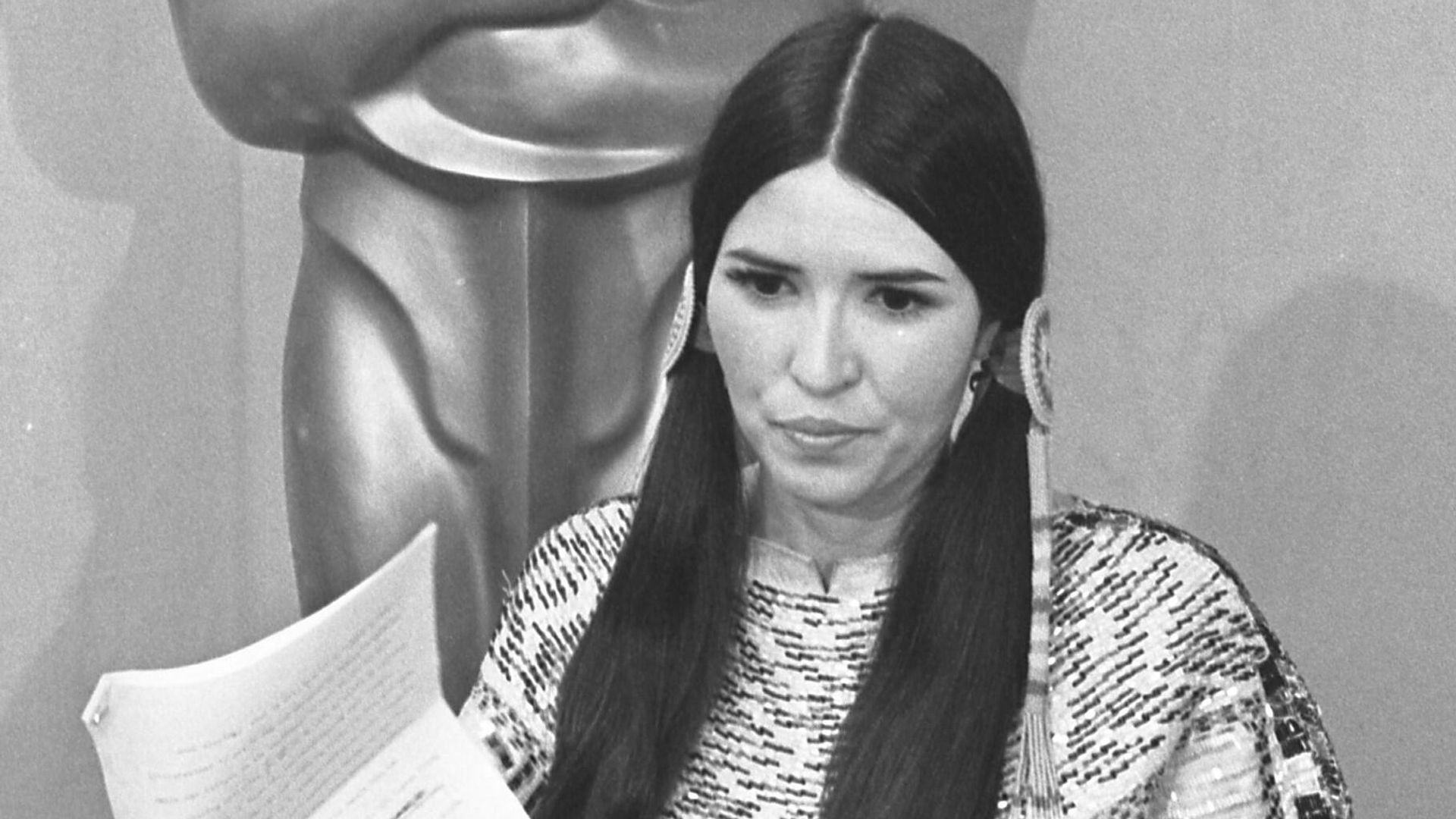 Сачин Литтлфезер во время церемонии вручения премии Оскар в 1973 году Сачин Литтлфезер во время церемонии вручения премии Оскар в 1973 году - РИА Новости, 1920, 16.08.2022