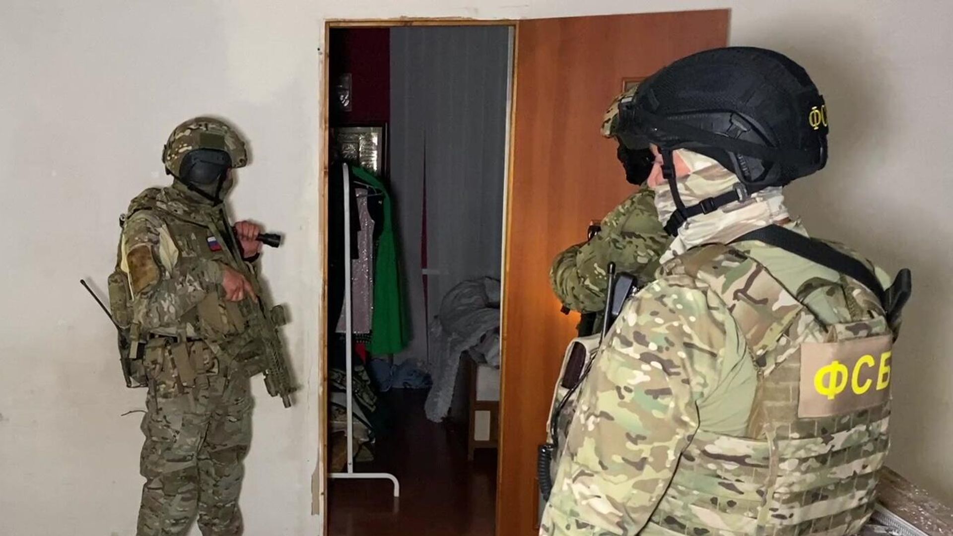 ФСБ России пресекла деятельность ячейки международной террористической организации в Крыму ФСБ России пресекла деятельность ячейки международной террористической организации в Крыму - РИА Новости, 1920, 17.08.2022