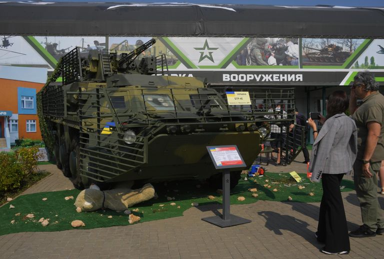 Бронетранспортер БТР-4Е, захваченный в Мариуполе в ходе спецоперации, на выставке в рамках Международного военно-технического форума Армия-2022 на территории Конгрессно-выставочного центра Патриот Бронетранспортер БТР-4Е, захваченный в Мариуполе в ходе спецоперации, на выставке в рамках Международного военно-технического форума Армия-2022 на территории Конгрессно-выставочного центра Патриот