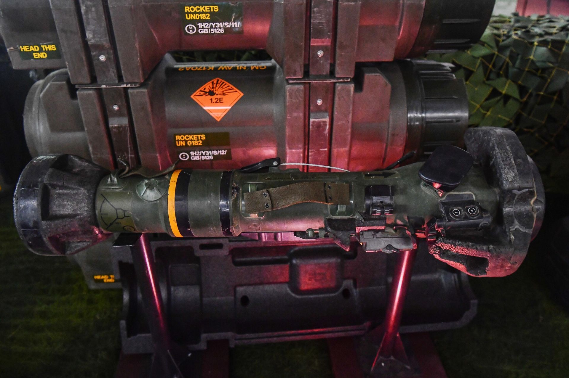 Американский противотанковый ракетный комплекс FGM-148 Javelin и ракеты UN 0182, захваченные в Мариуполе в ходе спецоперации на Украине, на выставке в рамках Международного военно-технического форума Армия-2022 Американский противотанковый ракетный комплекс FGM-148 Javelin и ракеты UN 0182, захваченные в Мариуполе в ходе спецоперации на Украине, на выставке в рамках Международного военно-технического форума Армия-2022 - РИА Новости, 1920, 24.01.2025
