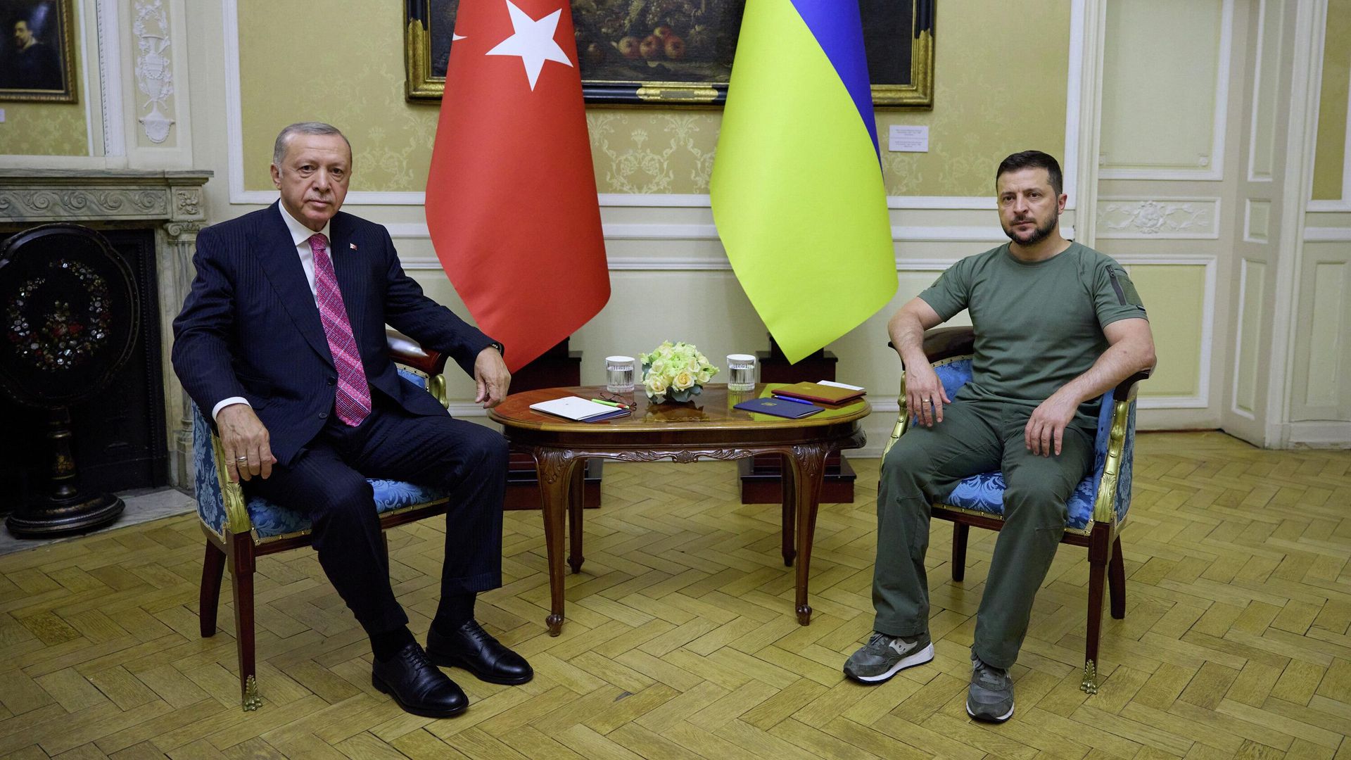 Президент Турции Реджеп Тайип Эрдоган и президент Украины Владимир Зеленский Президент Турции Реджеп Тайип Эрдоган и президент Украины Владимир Зеленский - РИА Новости, 1920, 21.07.2023