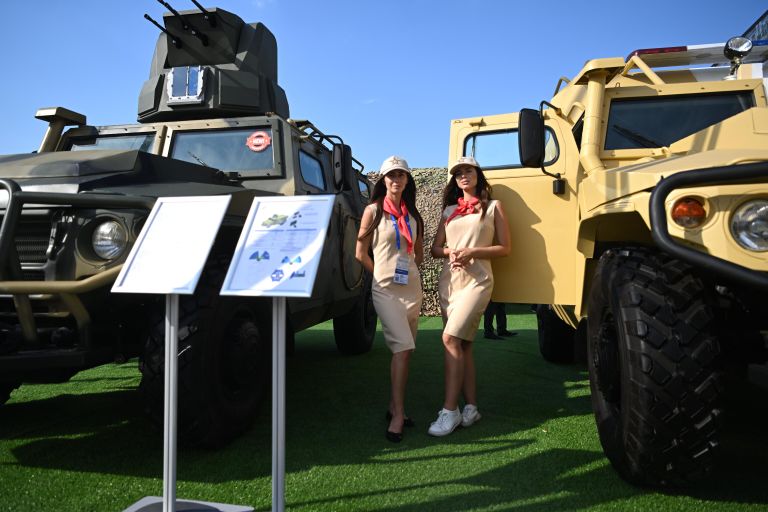 Девушки на выставке в рамках Международного военно-технического форума Армия-2022 Девушки на выставке в рамках Международного военно-технического форума Армия-2022