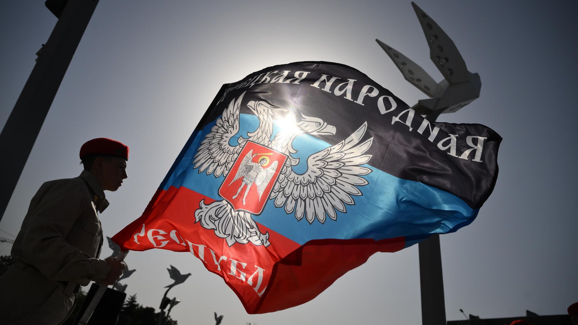 Поднятие флага ДНР в Донецке Поднятие флага ДНР в Донецке - РИА Новости, 1920, 30.12.2022