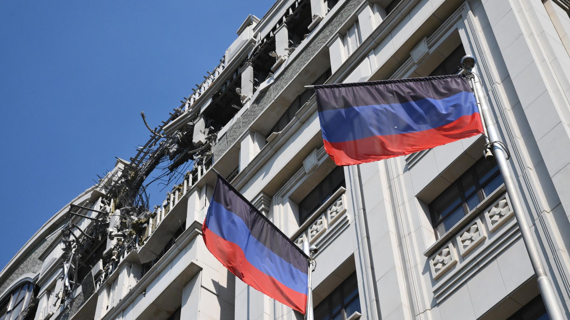 Здание администрации главы Донецкой народной республики, поврежденное в результате обстрела ВСУ Здание администрации главы Донецкой народной республики, поврежденное в результате обстрела ВСУ - РИА Новости, 1920, 24.08.2022