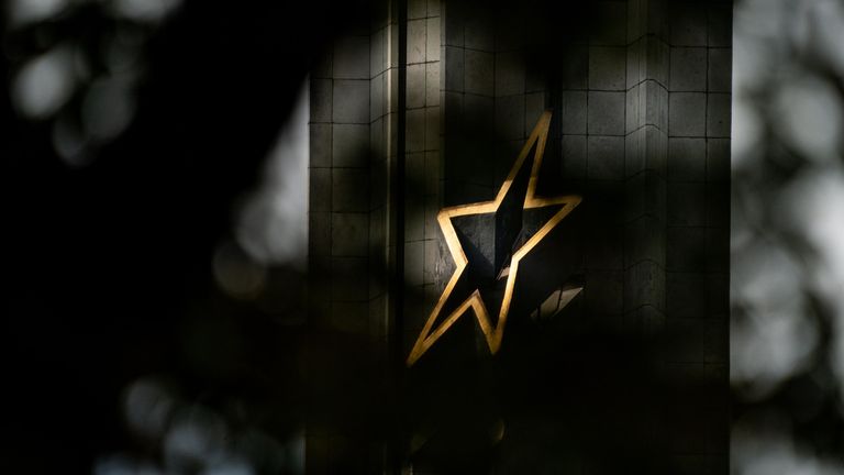 Звезда на монументе Освободителям Риги. Рижская дума проголосовала за снос памятника, поручив профильному агентству обеспечить демонтаж монумента Звезда на монументе Освободителям Риги. Рижская дума проголосовала за снос памятника, поручив профильному агентству обеспечить демонтаж монумента