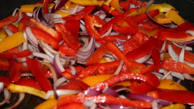 Салат из болгарского перца и лука 