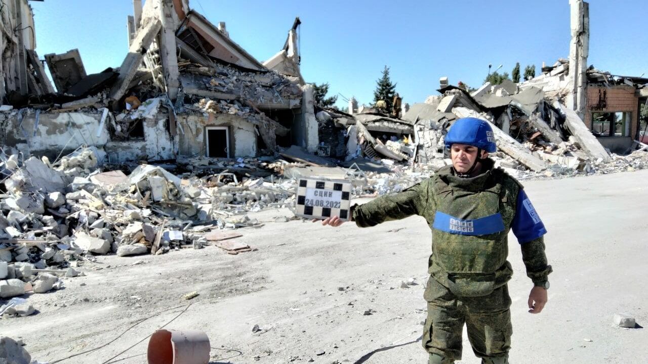 Последствия обстрела города Ровеньки Последствия обстрела города Ровеньки - РИА Новости, 1920, 24.08.2022
