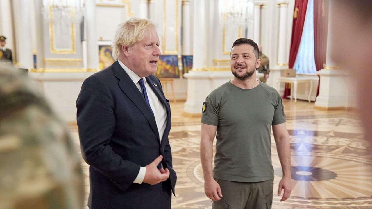 Премьер-министр Великобритании Борис Джонсон и президент Украины Владимир Зеленский во время встречи в Киеве Премьер-министр Великобритании Борис Джонсон и президент Украины Владимир Зеленский во время встречи в Киеве - РИА Новости, 1920, 27.08.2022