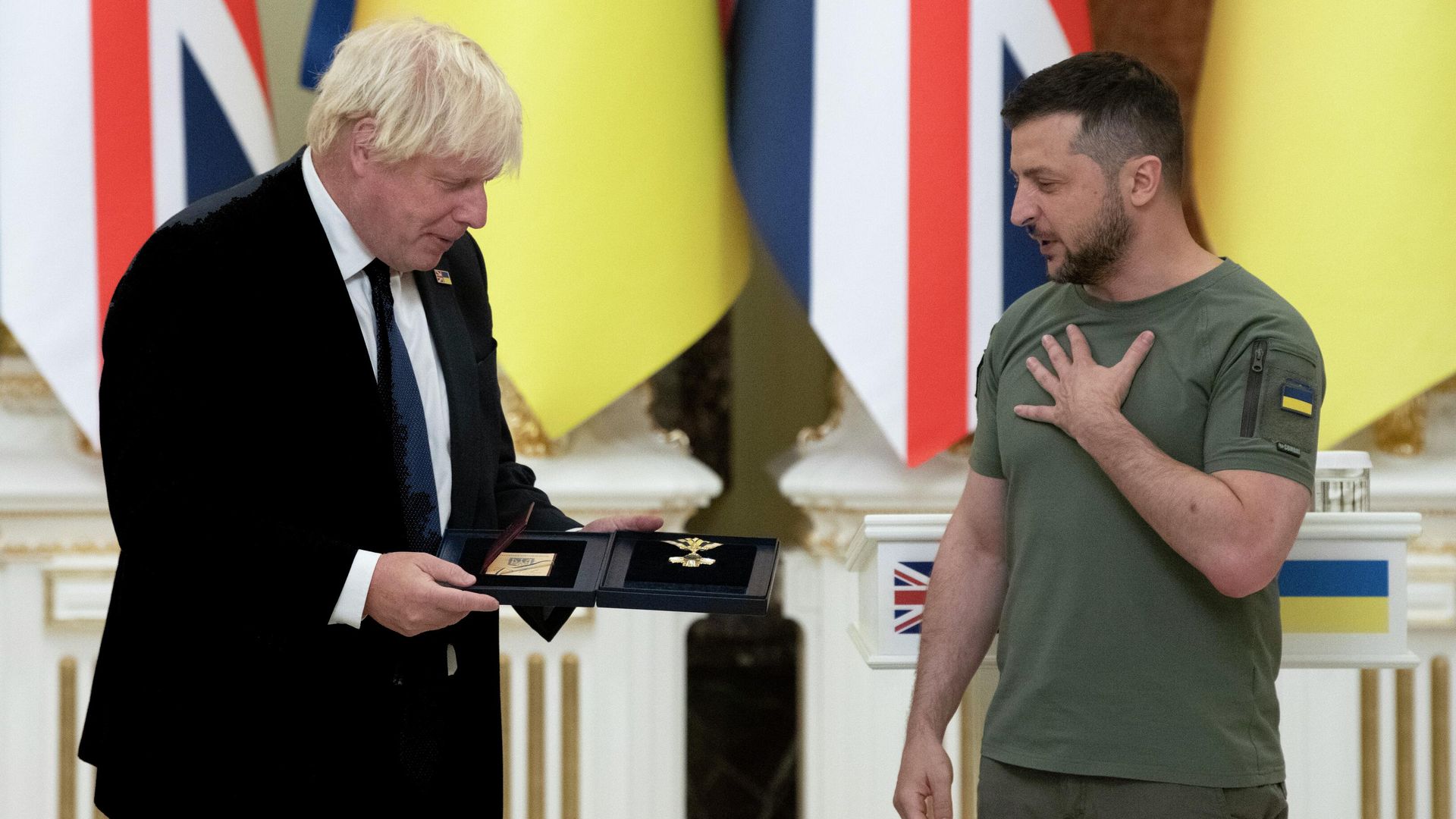Президент Украины Владимир Зеленский и премьер-министр Великобритании Борис Джонсон во время встречи в Киеве Президент Украины Владимир Зеленский и премьер-министр Великобритании Борис Джонсон во время встречи в Киеве - РИА Новости, 1920, 24.08.2022