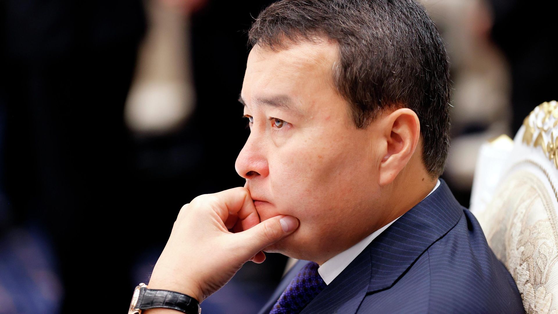 Премьер-министр Казахстана Алихан Смаилов перед началом заседания Евразийского межправительственного совета в Чолпон-Ата Премьер-министр Казахстана Алихан Смаилов перед началом заседания Евразийского межправительственного совета в Чолпон-Ата - РИА Новости, 1920, 26.08.2022