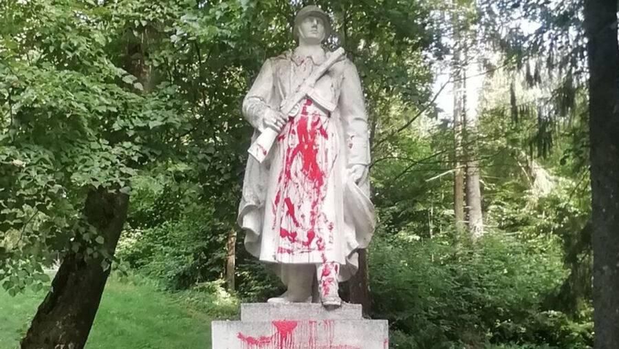 Памятник советским воинам в городе Титувенай, Литва Памятник советским воинам в городе Титувенай, Литва - РИА Новости, 1920, 26.08.2022