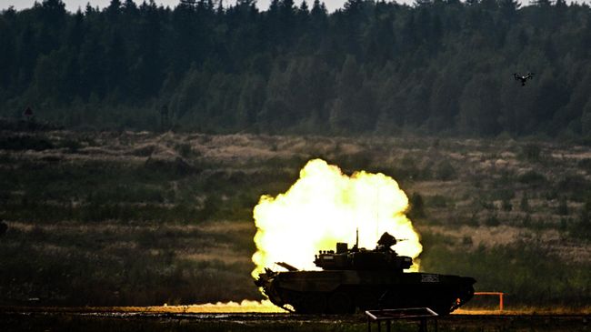Танк Т-72Б3 команды военнослужащих России в финальном заезде соревнований танковых экипажей в рамках конкурса Танковый биатлон-2022 Танк Т-72Б3 команды военнослужащих России в финальном заезде соревнований танковых экипажей в рамках конкурса Танковый биатлон-2022
