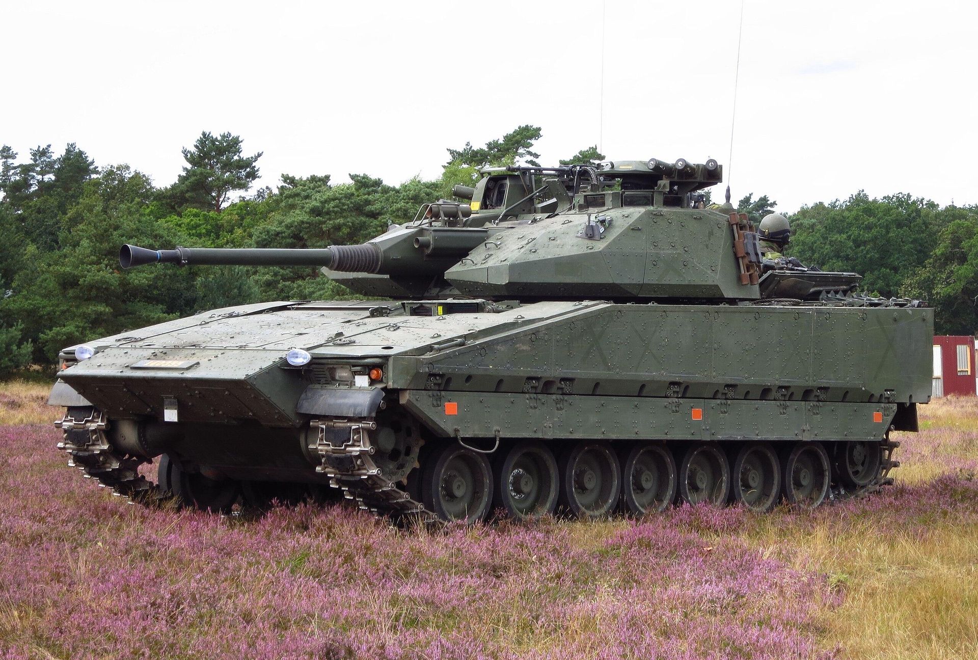 Шведская боевая машина пехоты CV90 Шведская боевая машина пехоты CV90 - РИА Новости, 1920, 20.01.2023