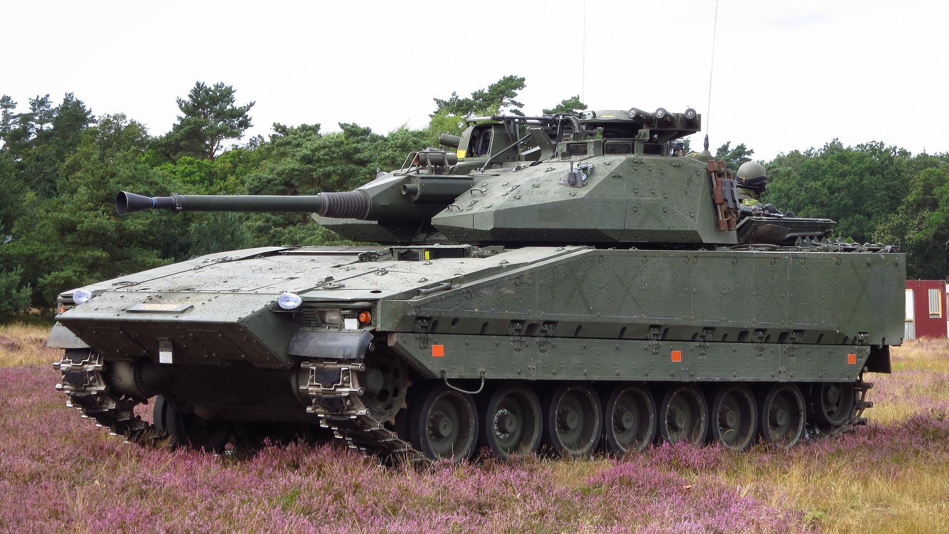 Шведская боевая машина пехоты CV90 Шведская боевая машина пехоты CV90 - РИА Новости, 1920, 04.08.2023