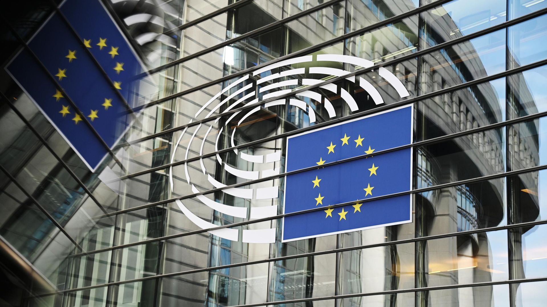 Логотип Евросоюза на здании штаб-квартиры Европейского парламента в Брюсселе Логотип Евросоюза на здании штаб-квартиры Европейского парламента в Брюсселе - РИА Новости, 1920, 28.11.2022