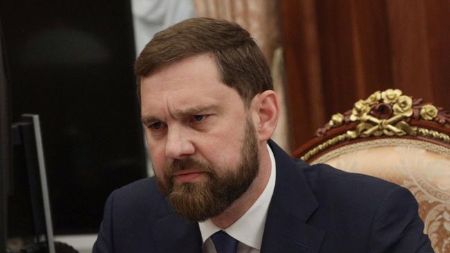 Руководитель Федерального агентства по делам национальностей России Игорь Баринов во время встречи с президентом РФ Владимиром Путиным