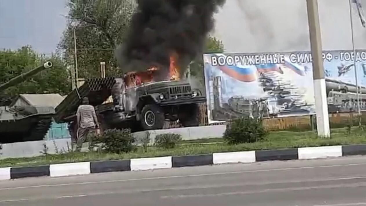Пожар в памятнике-автомобиле ЗИЛ 131 Град в Воробьевском районе Воронежской области Пожар в памятнике-автомобиле ЗИЛ 131 Град в Воробьевском районе Воронежской области - РИА Новости, 1920, 29.08.2022